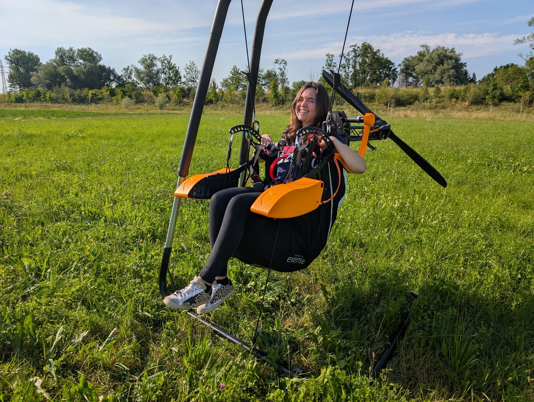 Pilotin mit Terra420 und Woody Valley Exense Gurtzeug